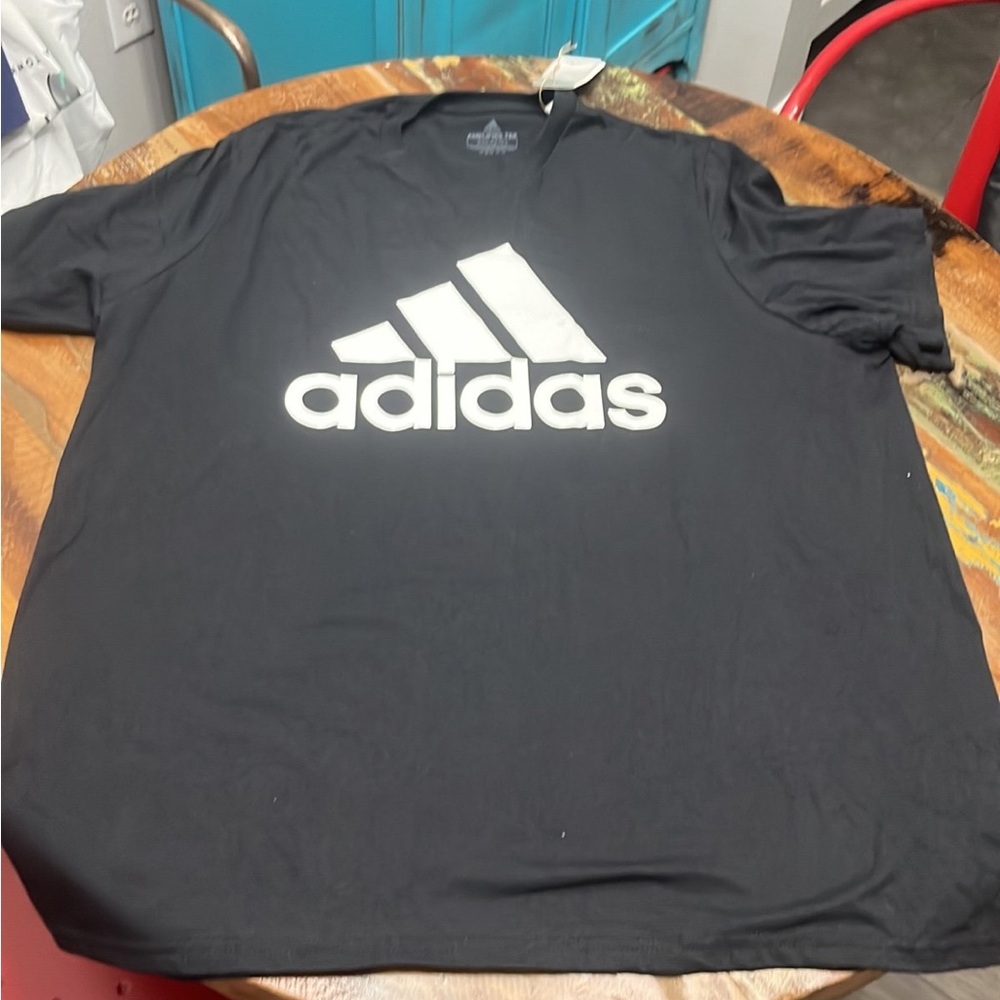 NWT Adidas Men’s Amplifier Tee - Picture 4 of 4